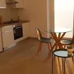 Palazzo Del Giudice 3*