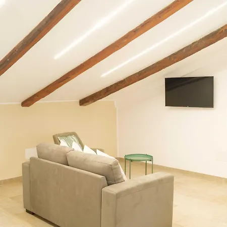 بيت ضيافة Palazzo Del Giudice 3*