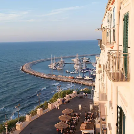 Palazzo Del Giudice بيت ضيافة