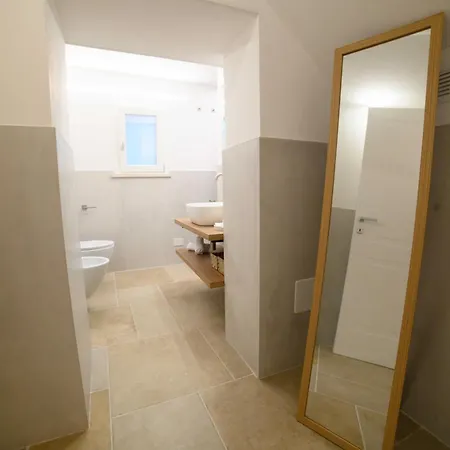 Palazzo Del Giudice 3*