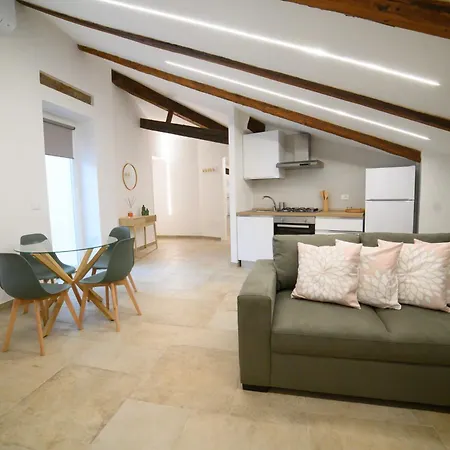 Palazzo Del Giudice بيت ضيافة