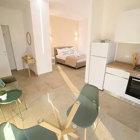 Palazzo Del Giudice 3*