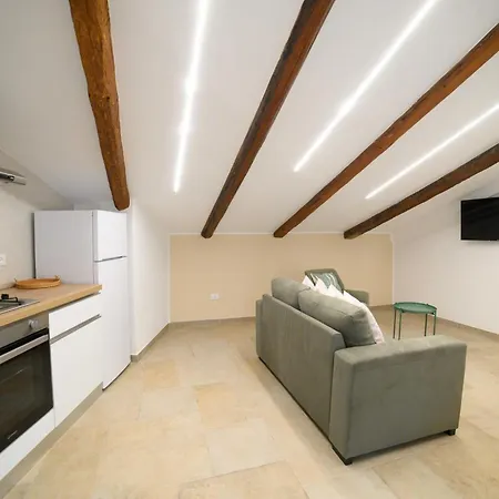 Palazzo Del Giudice 3* رودي غارغانيكو