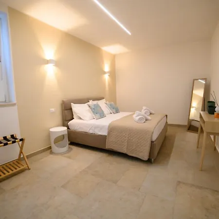 Palazzo Del Giudice بيت ضيافة 3*