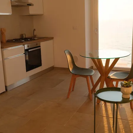 Palazzo Del Giudice 3*