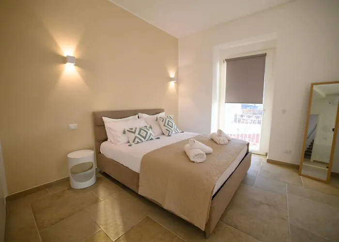 Palazzo Del Giudice 3*