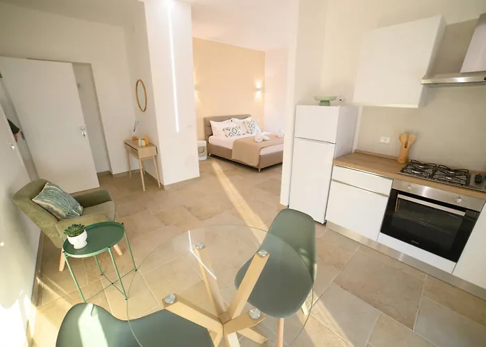 Palazzo Del Giudice 3*