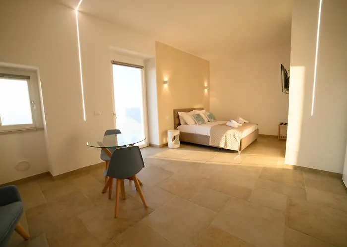 Palazzo Del Giudice 게스트하우스 3*